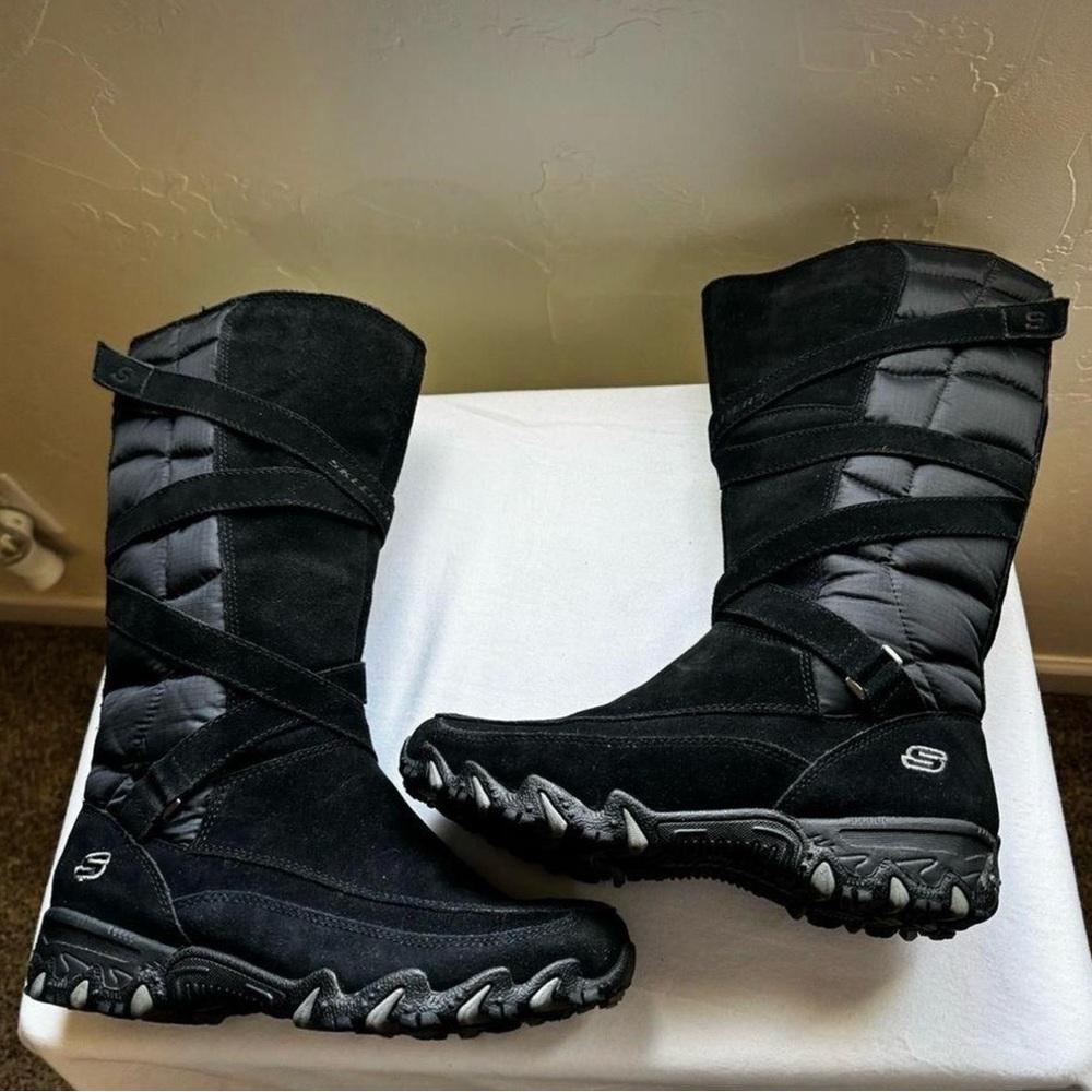 Skechers Thin insulate Ultra Side Zip Knee
High Suede Winter Boots Size 7.5